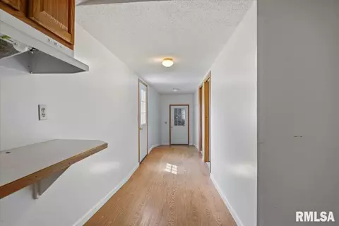 Entry Way - 425 E North St, Pittsfield, IL 62363 photo 2 of 2
