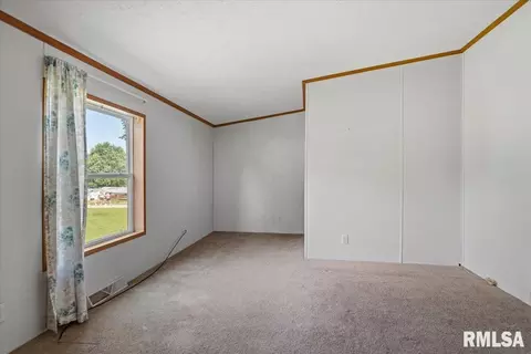 Bedroom - 425 E North St, Pittsfield, IL 62363 photo 1 of 7