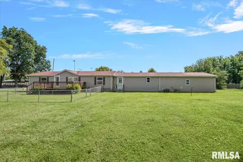 Exterior - 425 E North St, Pittsfield, IL 62363 photo 3 of 6