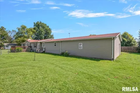 Exterior - 425 E North St, Pittsfield, IL 62363 photo 4 of 6