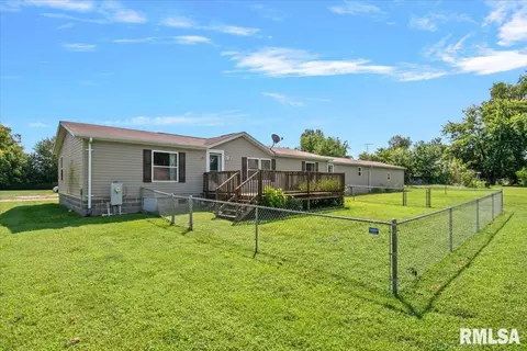 Exterior - 425 E North St, Pittsfield, IL 62363 photo 2 of 6