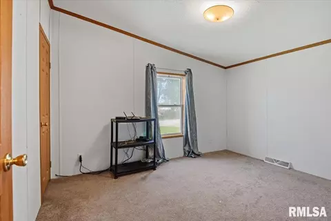 Bedroom - 425 E North St, Pittsfield, IL 62363 photo 2 of 7