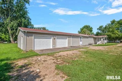 Exterior - 425 E North St, Pittsfield, IL 62363 photo 1 of 6