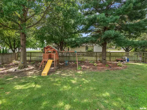 Exterior - 1212 Dani Ln, Springfield, IL 62712 photo 9 of 9
