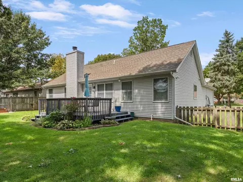 Exterior - 1212 Dani Ln, Springfield, IL 62712 photo 7 of 9