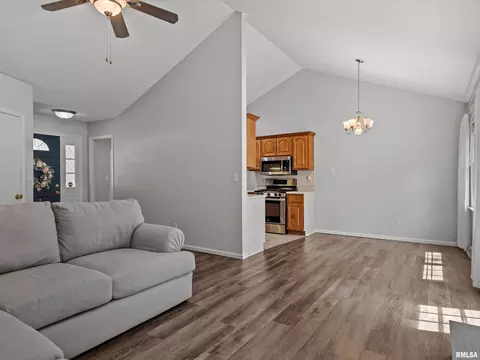 Living - 1212 Dani Ln, Springfield, IL 62712 photo 3 of 5