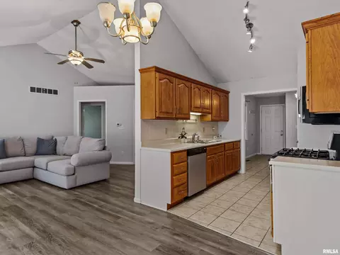 Entry Way - 1212 Dani Ln, Springfield, IL 62712 photo 1 of 3