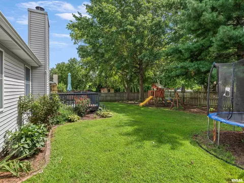 Exterior - 1212 Dani Ln, Springfield, IL 62712 photo 4 of 9
