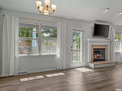 Living - 1212 Dani Ln, Springfield, IL 62712 photo 5 of 5