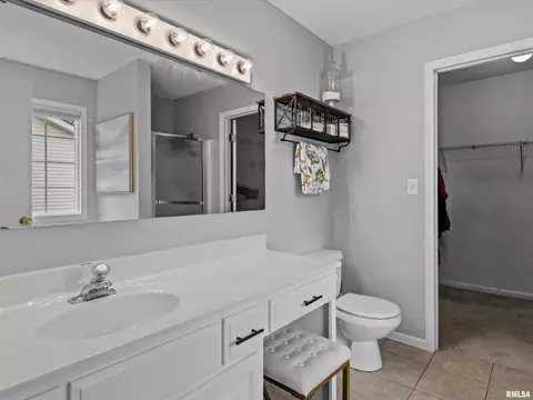 Bath - 1212 Dani Ln, Springfield, IL 62712 photo 1 of 4