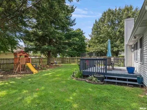 Exterior - 1212 Dani Ln, Springfield, IL 62712 photo 8 of 9