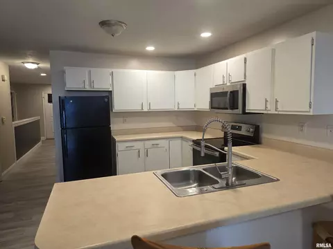 Kitchen - 1405 Edwards St, Springfield, IL 62703 photo 3 of 3