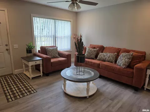 Living - 1405 Edwards St, Springfield, IL 62703 photo 1 of 1