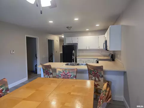 Dining - 1405 Edwards St, Springfield, IL 62703 photo 1 of 2