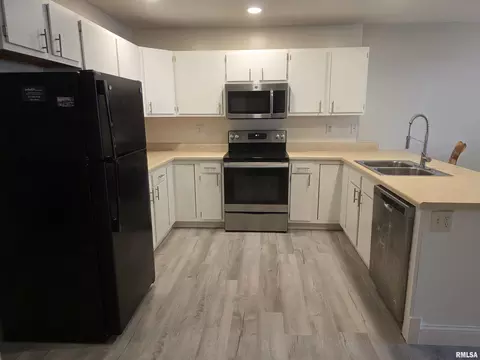 Kitchen - 1405 Edwards St, Springfield, IL 62703 photo 1 of 3