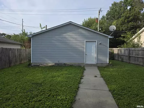 Exterior - 1405 Edwards St, Springfield, IL 62703 photo 4 of 4