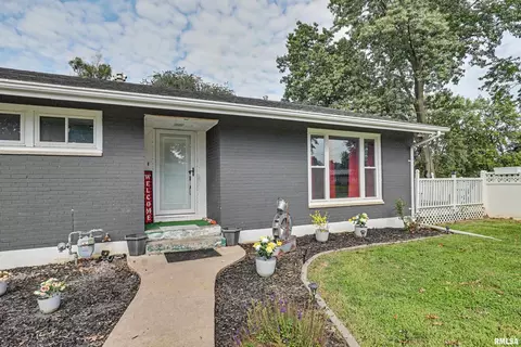 3000 Schildt Ln, Quincy, IL 62305