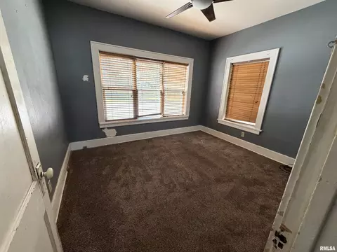 Bedroom - 619 E Oak St, Springfield, IL 62703 photo 3 of 4