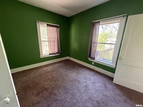 Bedroom - 619 E Oak St, Springfield, IL 62703 photo 1 of 4