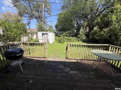 Exterior - 619 E Oak St, Springfield, IL 62703 photo 8 of 8