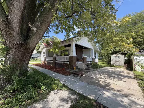 Exterior - 619 E Oak St, Springfield, IL 62703 photo 7 of 8
