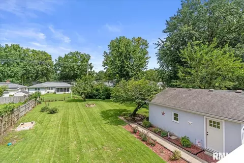 Exterior - 97 Circle Dr, Springfield, IL 62703 photo 3 of 9
