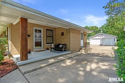 Exterior - 97 Circle Dr, Springfield, IL 62703 photo 2 of 9