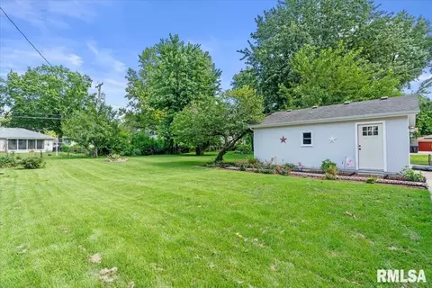 Exterior - 97 Circle Dr, Springfield, IL 62703 photo 6 of 9