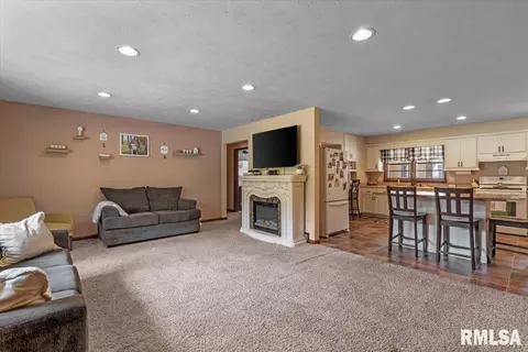 Other - 97 Circle Dr, Springfield, IL 62703 photo 2 of 14