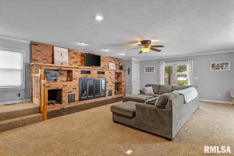 Living - 97 Circle Dr, Springfield, IL 62703 photo 2 of 2