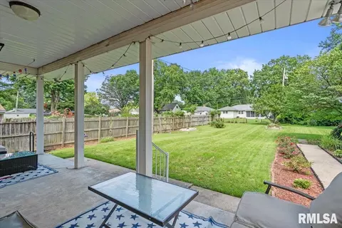 Exterior - 97 Circle Dr, Springfield, IL 62703 photo 5 of 9