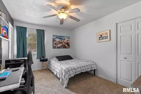 Bedroom - 97 Circle Dr, Springfield, IL 62703 photo 5 of 6