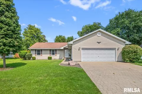 1204 Sherwood Eddy Dr, Jacksonville, IL 62650