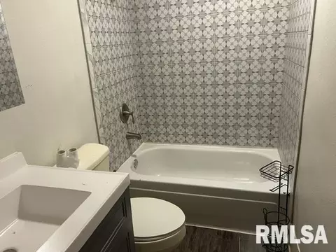 Bath - 600 N Stephen Ave, Springfield, IL 62707 photo 1 of 1
