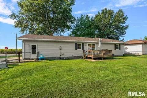 Exterior - 703 E Holden St, Virden, IL 62690 photo 3 of 6
