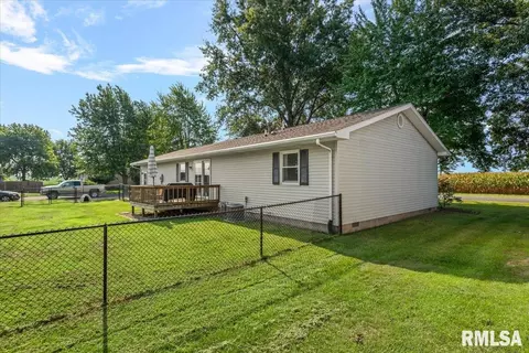 Exterior - 703 E Holden St, Virden, IL 62690 photo 5 of 6