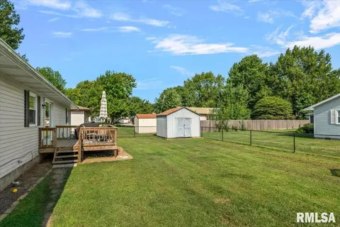 Exterior - 703 E Holden St, Virden, IL 62690 photo 1 of 6