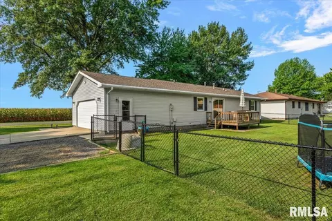 Exterior - 703 E Holden St, Virden, IL 62690 photo 2 of 6