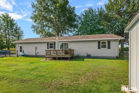 Exterior - 703 E Holden St, Virden, IL 62690 photo 4 of 6