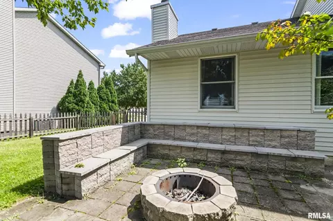 Exterior - 8 Abbey Ct, Chatham, IL 62629 photo 4 of 5