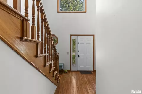 Entry Way - 8 Abbey Ct, Chatham, IL 62629 photo 2 of 3