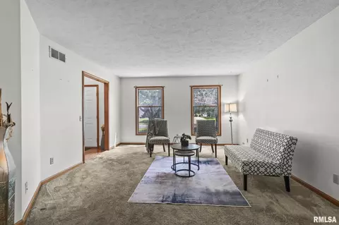 Living - 8 Abbey Ct, Chatham, IL 62629 photo 2 of 7
