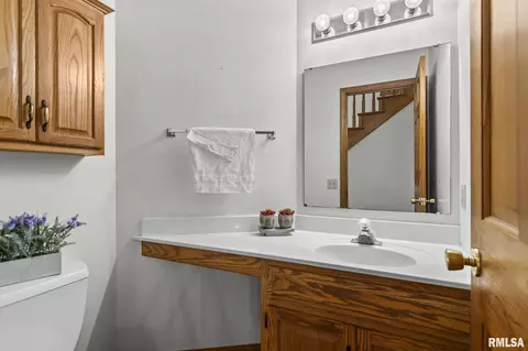 Bath - 8 Abbey Ct, Chatham, IL 62629 photo 1 of 4