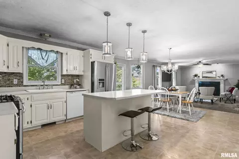 Kitchen - 8 Abbey Ct, Chatham, IL 62629 photo 2 of 3