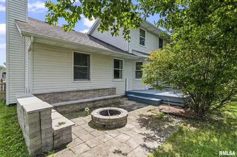 Exterior - 8 Abbey Ct, Chatham, IL 62629 photo 3 of 5