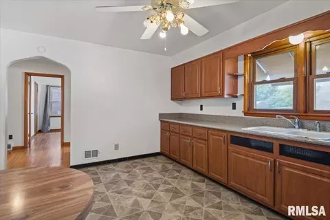Entry Way - 229 N Milton Ave, Springfield, IL 62702 photo 1 of 3