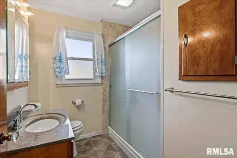 Bath - 229 N Milton Ave, Springfield, IL 62702 photo 1 of 3