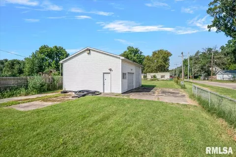 Exterior - 229 N Milton Ave, Springfield, IL 62702 photo 6 of 9
