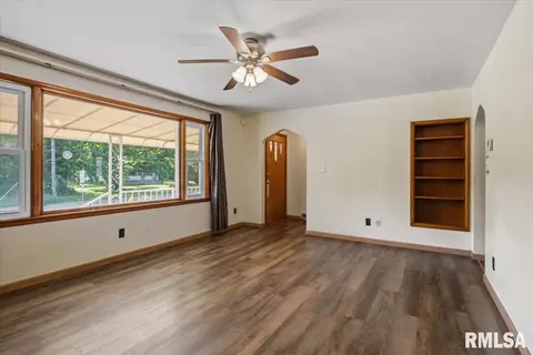 Living - 229 N Milton Ave, Springfield, IL 62702 photo 3 of 6