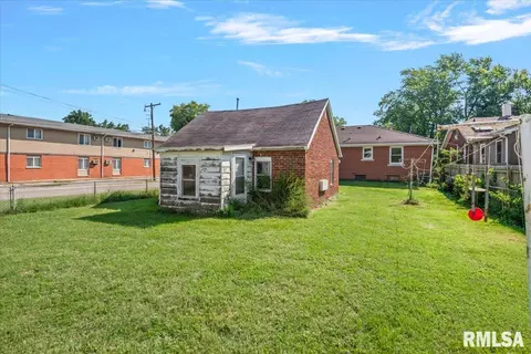 Exterior - 229 N Milton Ave, Springfield, IL 62702 photo 5 of 9